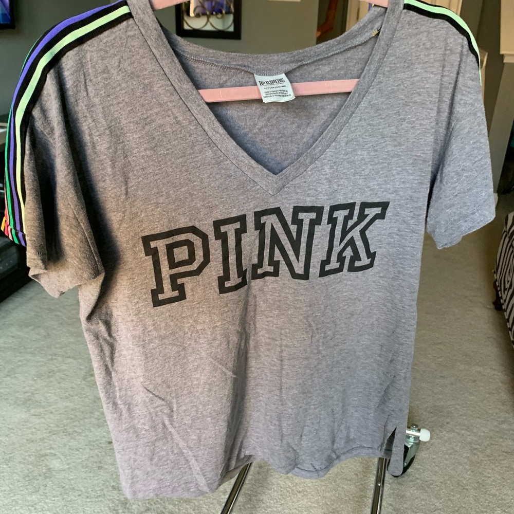 pink t shirt